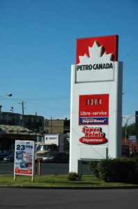 Station-service Petro-Canada dépendance pétrole