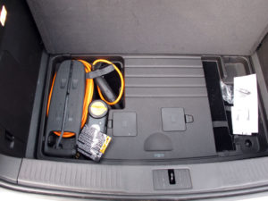 Emplacement du chargeur 120V inclu avec la Chevrolet Volt dans le sous-coffre