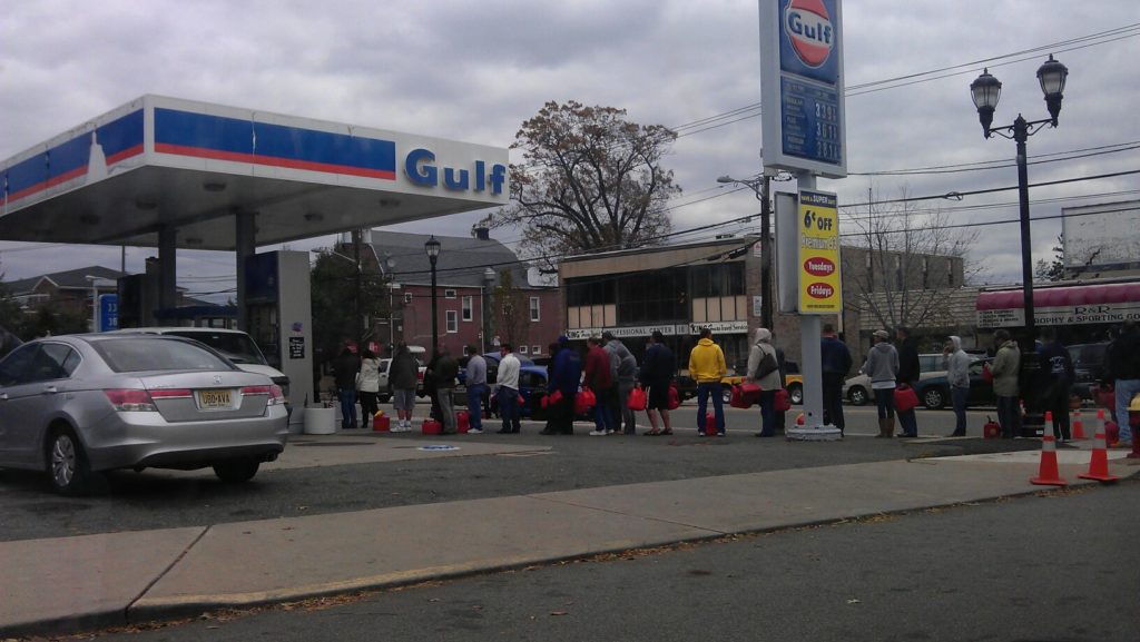 File d'attente pour acheter de l'essence au NJ