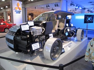 Le kioque de Mitsubishi présentait la mécanique innovatrice de la Outlander PHEV. Bien que ce modèle éprouve présentement des problèmes de surchauffe de la batterie, il facile de comprendre l'intérêt que génère ce modèle au Japon.
