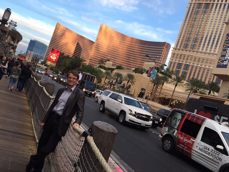 Jean-Marc Pittet pose fièrement sur la «strip» à Las Vegas!