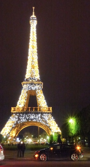 Une VOLT à PARIS : au pied de la tour Eiffel!