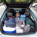 Coffre Chevrolet Volt chargé avec les articles de camping