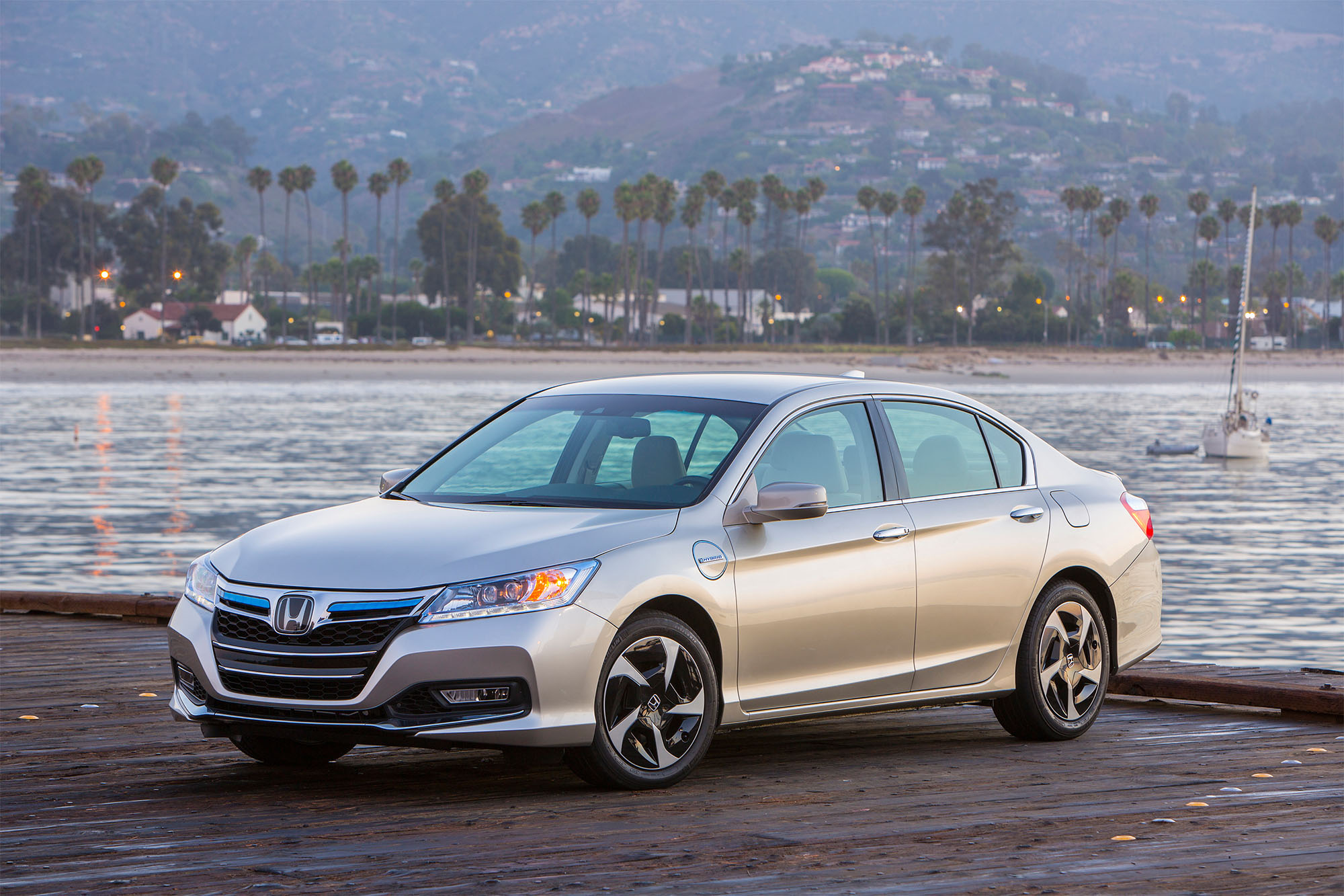 Accord 2014: la toute première hybride rechargeable de Honda
