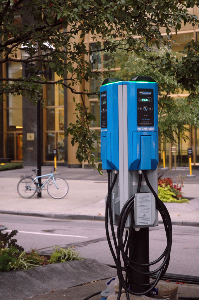 Bornes de recharge pour voiture électriques AddÉnergie déploiement Colombie-Britannique