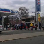 File d'attente pour acheter de l'essence au NJ