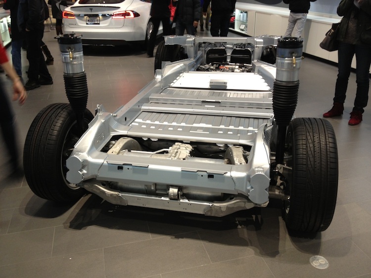 GM R&D s’est procuré une Tesla S pour l’analyser.