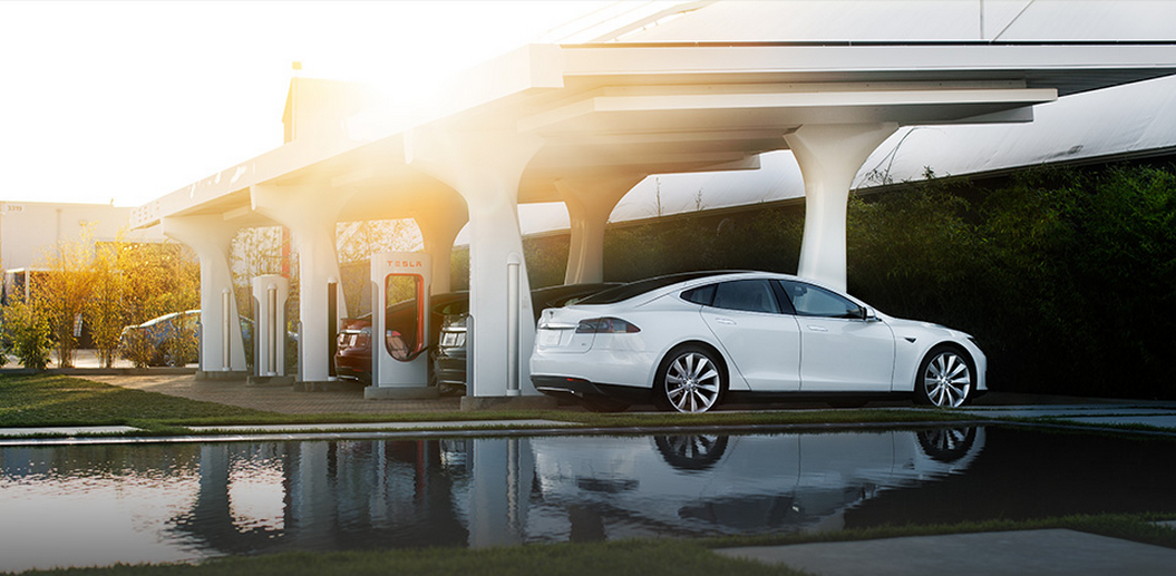 Tesla rappelle des centaines de milliers de véhicules au Canada et aux  États-Unis