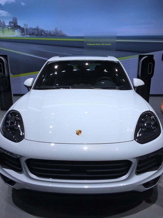 Et Porsche présente une nouvelle Cayenne…
