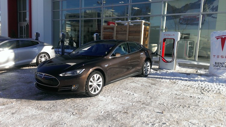 Supercharger Tesla à MONTRÉAL : C’EST FONCTIONNEL!