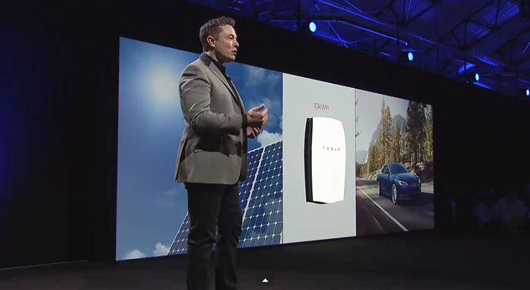 Elon Musk présente la Powerwall : la batterie qui révolutionnera le monde de l’énergie!