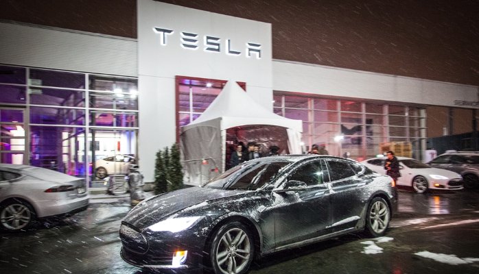 Image de l'ouverture de Tesla à Montréal