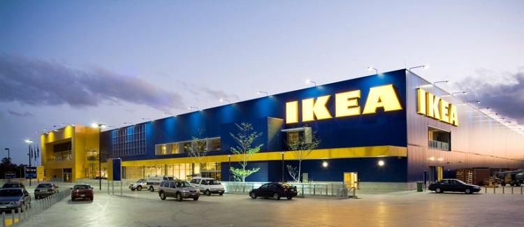 IKEA installe des bornes de recharge à ses magasins!!