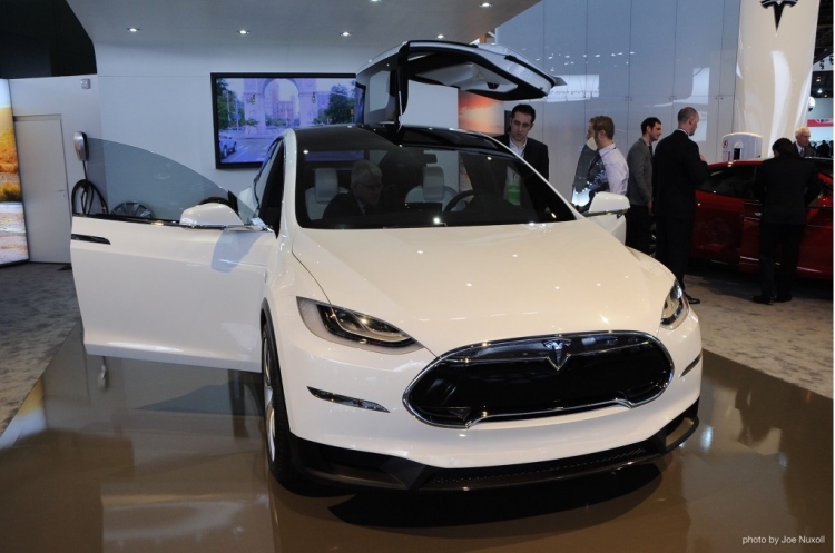 Autonomie du Model X de Tesla : l’estimation de l’EPA maintenant à 400 km