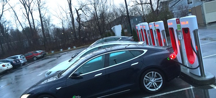 INAUGURATION du Supercharger de Burlington-Sud: Nouveau modèle d’affaires pour TESLA MOTORS