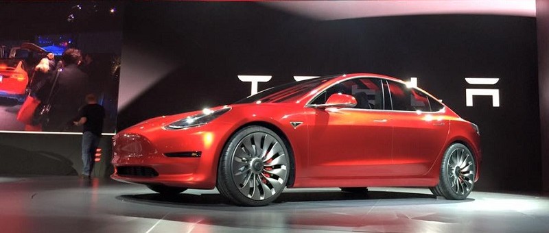Déjà plus de 325 000 réservations pour la Tesla Model III!