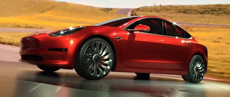 Accueillons la petite dernière de la famille Tesla : photos et essai routier!