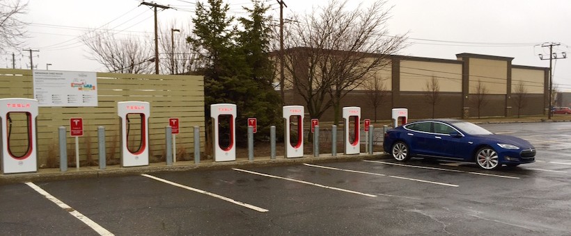 DERNIÈRE HEURE: Supercharger Tesla en construction à Montréal!