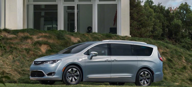 La Chrysler Pacifica hybride rechargeable coûtera environ le même prix que la version à essence