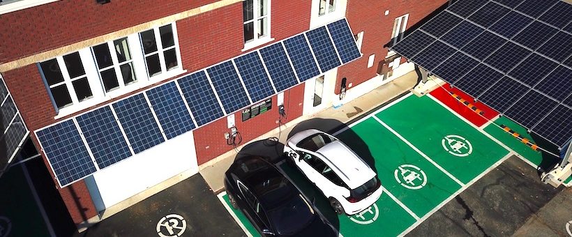 Consommation électrique et production solaire de la Station: AOÛT 2017