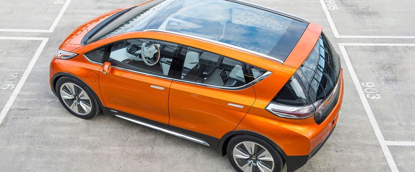 Voici un tableau montrant les différences de CO2 entre les véhicules électrique, les hybrides et les voitures à essence