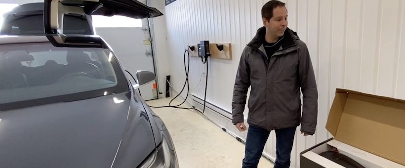 VIDÉO : Yanik échange sa borne Tesla, signée par Elon Musk de surcroit, pour une borne GRIZZL-E. Il nous explique pourquoi!