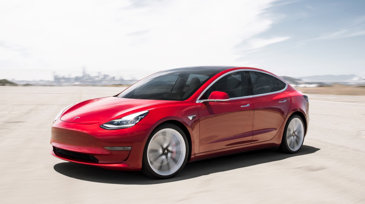 Tesla Model 3 : jamais 2 sans 3, la berline électrique augmente