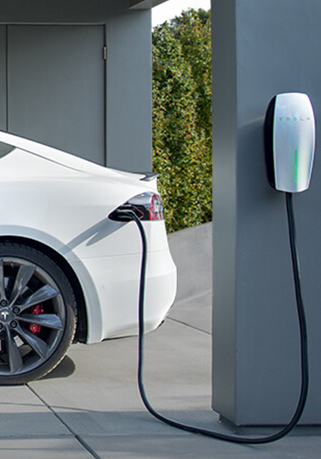 Tesla lance une station de recharge à domicile compatible avec les autres  voitures électriques